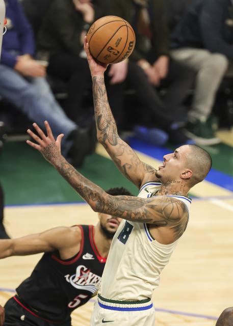 (251121) -- MILWAUKEE, Nov. 21, 2025 (Xinhua) -- Milwaukee Bucks' Kyle Kuzma (R) drives to the basket during the 2025-2026 NBA regular season game between Milwaukee Bucks and Philadelphia 76ers in Milwaukee, the United States, on Nov. 20, 2025. (Photo by Joel Lerner/Xinhua)