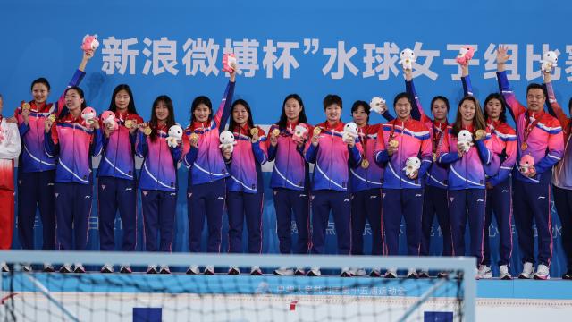 (251121) -- GUANGZHOU, Nov. 21, 2025 (Xinhua) -- Gold medalists team Shanghai react during the awarding ceremony for the women's water polo at China's 15th National Games in Guangzhou, south China's Guangdong Province, Nov. 21, 2025. (Xinhua/Pan Yulong)