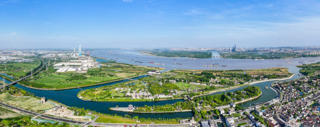 (251121) -- NANJING, Nov. 21, 2025 (Xinhua) -- An aerial drone photo shows a section of Yangtze River in east China's Jiangsu Province, April 4, 2024.
  As a province with both the Yangtze River and Beijing-Hangzhou Grand Canal running through, water transportation is key to the development of Jiangsu Province.
  In recent years, Jiangsu has scaled up efforts to build a well-connected inland waterway network and improve the water conservancy system, coupled with its green development endeavors in river basins and seaside areas. (Xinhua/Ji Chunpeng)