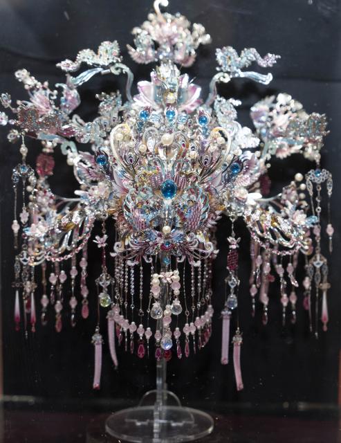 (251121) -- BEIJING, Nov. 21, 2025 (Xinhua) -- This photo taken on Nov. 21, 2025 shows a phoenix coronet at an exhibition held at the Sensory Experience Gallery of the Palace Museum in Beijing, capital of China. Featuring artworks created by disabled artists from Shanghai, the exhibition kicked off here on Friday. Under the guidance of inheritors of intangible cultural heritages, these artists infused their love for life and reverence for culture into their works. (Xinhua/Cai Yang)