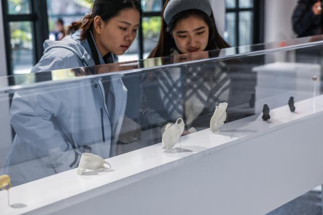 (251121) -- TONGXIANG, Nov. 21, 2025 (Xinhua) -- People visit the South Korea pavilion of Puyuan International Contemporary Jewellery Art and Design Biennale in Tongxiang City, east China's Zhejiang Province, Nov. 21, 2025. The first edition of Puyuan International Contemporary Jewellery Art and Design Biennale will kick off here on Nov. 22. (Xinhua/Xu Yu)