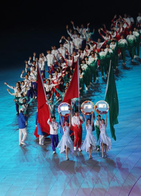 (251121) -- SHENZHEN, Nov. 21, 2025 (Xinhua) -- Members of Guangdong, Hong Kong and Macao delegations parade during the closing ceremony of China's 15th National Games in Shenzhen, south China's Guangdong Province, Nov. 21, 2025. (Xinhua/Mao Siqian)