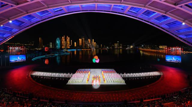 (251121) -- SHENZHEN, Nov. 21, 2025 (Xinhua) -- Photo taken on Nov. 21, 2025 shows the general view of the closing ceremony of China's 15th National Games in Shenzhen, south China's Guangdong Province. (Xinhua/Chen Yichen)