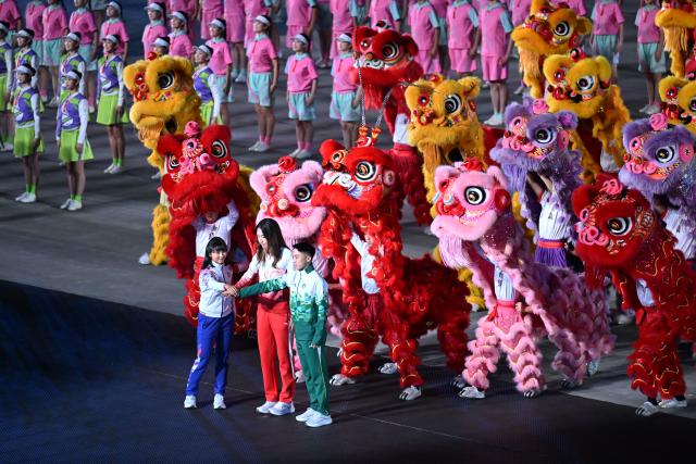 (251121) -- SHENZHEN, Nov. 21, 2025 (Xinhua) -- Artists perform during the closing ceremony of China's 15th National Games in Shenzhen, south China's Guangdong Province, Nov. 21, 2025. (Xinhua/Li Zhipeng)