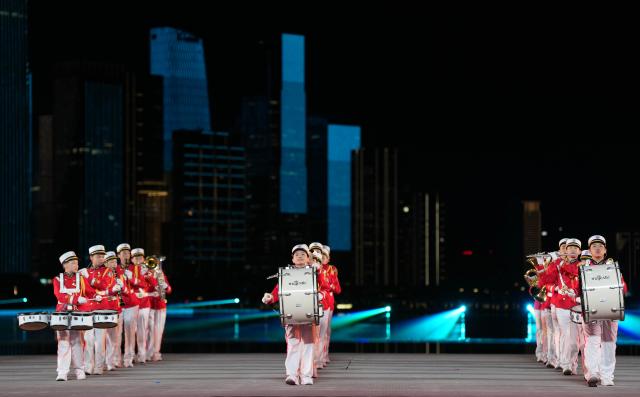 (251121) -- SHENZHEN, Nov. 21, 2025 (Xinhua) -- Artists perform before the closing ceremony of China's 15th National Games in Shenzhen, south China's Guangdong Province, Nov. 21, 2025. (Xinhua/Xue Yuge)