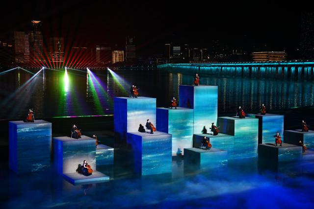 (251121) -- SHENZHEN, Nov. 21, 2025 (Xinhua) -- Artists perform during the closing ceremony of China's 15th National Games in Shenzhen, south China's Guangdong Province, Nov. 21, 2025. (Xinhua/Lian Zhen)