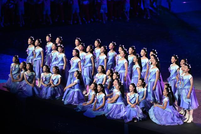 (251121) -- SHENZHEN, Nov. 21, 2025 (Xinhua) -- Artists perform during the closing ceremony of China's 15th National Games in Shenzhen, south China's Guangdong Province, Nov. 21, 2025. (Xinhua/Li Zhipeng)