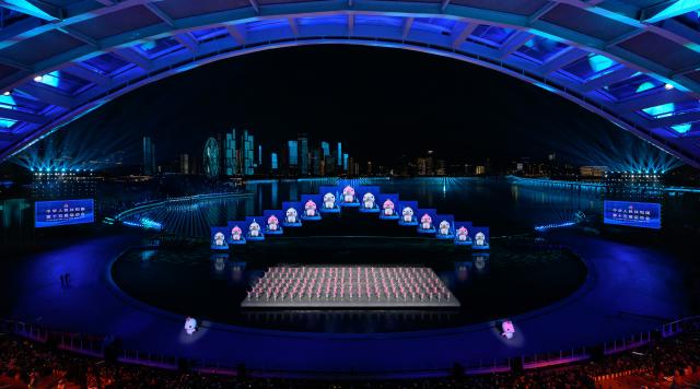 (251121) -- SHENZHEN, Nov. 21, 2025 (Xinhua) -- Photo taken on Nov. 21, 2025 shows the general view of the closing ceremony of China's 15th National Games in Shenzhen, south China's Guangdong Province. (Xinhua/Chen Yichen)