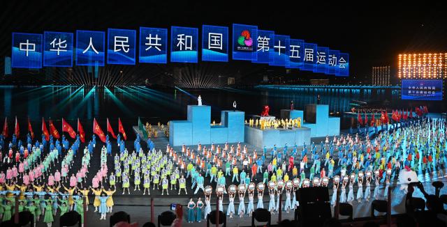 (251121) -- SHENZHEN, Nov. 21, 2025 (Xinhua) -- Artists perform during the closing ceremony of China's 15th National Games in Shenzhen, south China's Guangdong Province, Nov. 21, 2025. (Xinhua/Lian Zhen)