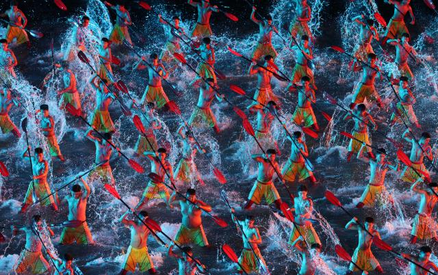 (251121) -- SHENZHEN, Nov. 21, 2025 (Xinhua) -- Artists perform during the closing ceremony of China's 15th National Games in Shenzhen, south China's Guangdong Province, Nov. 21, 2025. (Xinhua/Mao Siqian)