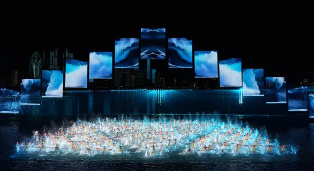 (251121) -- SHENZHEN, Nov. 21, 2025 (Xinhua) -- Artists perform during the closing ceremony of China's 15th National Games in Shenzhen, south China's Guangdong Province, Nov. 21, 2025. (Xinhua/Xia Yifang)