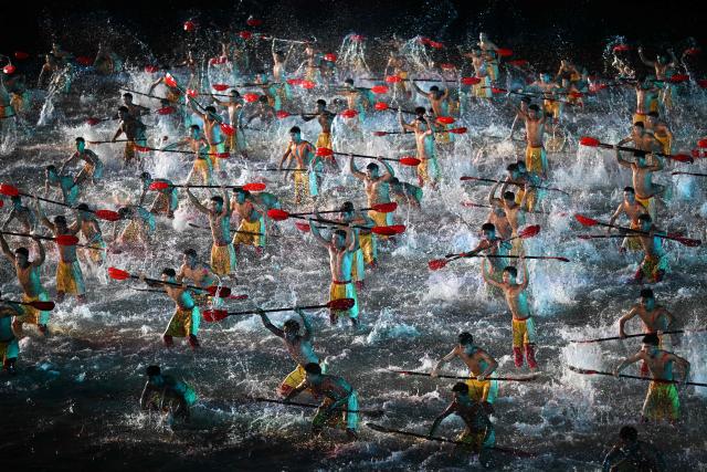 (251121) -- SHENZHEN, Nov. 21, 2025 (Xinhua) -- Artists perform during the closing ceremony of China's 15th National Games in Shenzhen, south China's Guangdong Province, Nov. 21, 2025. (Xinhua/Li Zhipeng)