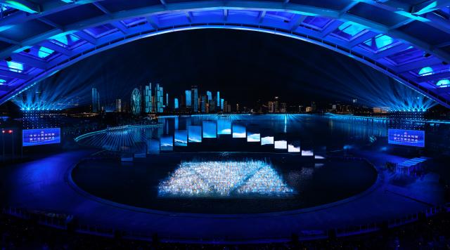 (251121) -- SHENZHEN, Nov. 21, 2025 (Xinhua) -- Photo taken on Nov. 21, 2025 shows the general view of the closing ceremony of China's 15th National Games in Shenzhen, south China's Guangdong Province. (Xinhua/Chen Yichen)