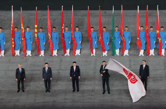 (251121) -- SHENZHEN, Nov. 21, 2025 (Xinhua) -- Photo taken on Nov. 21, 2025 shows the flag handover ceremony of the closing ceremony of China's 15th National Games in Shenzhen, south China's Guangdong Province. (Xinhua/Mao Siqian)