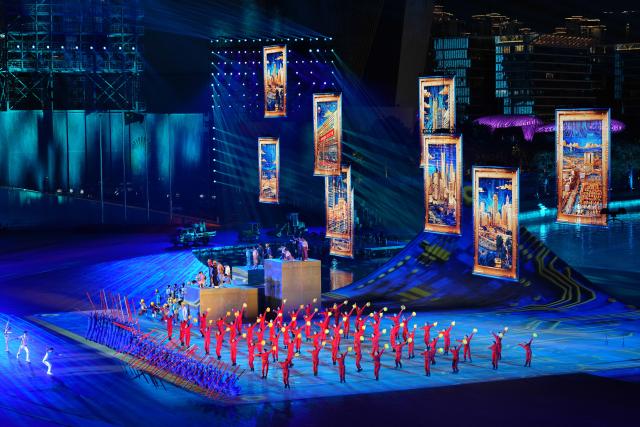 (251121) -- SHENZHEN, Nov. 21, 2025 (Xinhua) -- Artists perform during the closing ceremony of China's 15th National Games in Shenzhen, south China's Guangdong Province, Nov. 21, 2025. (Xinhua/Chen Sihan)