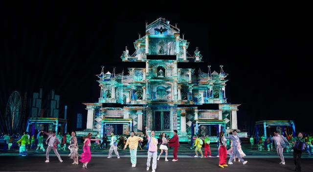 (251121) -- SHENZHEN, Nov. 21, 2025 (Xinhua) -- Artists perform during the closing ceremony of China's 15th National Games in Shenzhen, south China's Guangdong Province, Nov. 21, 2025. (Xinhua/Xue Yuge)