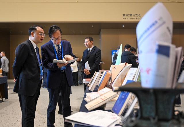 (251121) -- BEIJING, Nov. 21, 2025 (Xinhua) -- Guests visit the exhibition area for achievements at the Global South Modernization Forum in Beijing, capital of China, Nov. 21, 2025. Themed "Working Together to Advance Modernization: A Shared Vision and The Path to Development," the forum was held here on Friday. (Xinhua/Jin Liangkuai)
