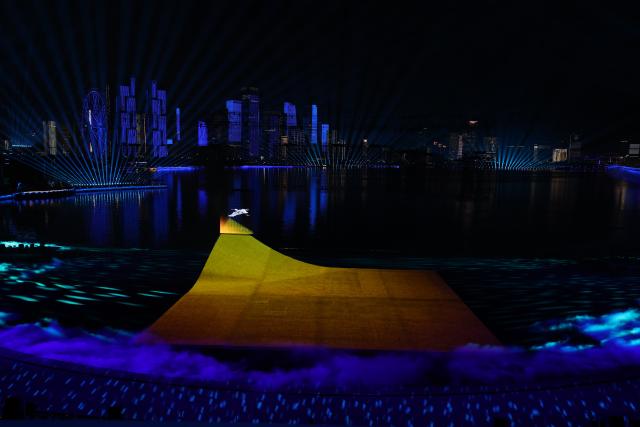 (251121) -- SHENZHEN, Nov. 21, 2025 (Xinhua) -- Photo taken on Nov. 21, 2025 shows the general view of the closing ceremony of China's 15th National Games in Shenzhen, south China's Guangdong Province. (Xinhua/Mao Siqian)