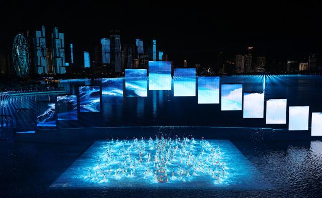 (251121) -- SHENZHEN, Nov. 21, 2025 (Xinhua) -- Artists perform during the closing ceremony of China's 15th National Games in Shenzhen, south China's Guangdong Province, Nov. 21, 2025. (Xinhua/Mao Siqian)