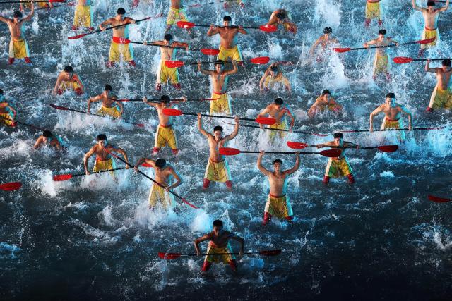 (251121) -- SHENZHEN, Nov. 21, 2025 (Xinhua) -- Artists perform during the closing ceremony of China's 15th National Games in Shenzhen, south China's Guangdong Province, Nov. 21, 2025. (Xinhua/Mao Siqian)