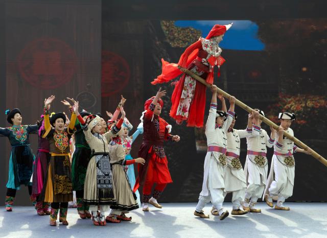 (251121) -- WENCHUAN, Nov. 21, 2025 (Xinhua) -- This photo taken on Nov. 20, 2025 shows a scene at an event celebrating the Qiang New Year in Wenchuan County, Aba Tibetan and Qiang Autonomous Prefecture, southwest China's Sichuan Province. An event celebrating the Qiang New Year was held here from Wednesday to Thursday, featuring a series of activities. (Photo by Lan Hongguang/Xinhua)