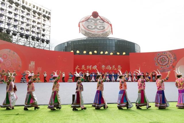 (251121) -- WENCHUAN, Nov. 21, 2025 (Xinhua) -- This photo taken on Nov. 20, 2025 shows a scene at an event celebrating the Qiang New Year in Wenchuan County, Aba Tibetan and Qiang Autonomous Prefecture, southwest China's Sichuan Province. An event celebrating the Qiang New Year was held here from Wednesday to Thursday, featuring a series of activities. (Photo by Lan Hongguang/Xinhua)