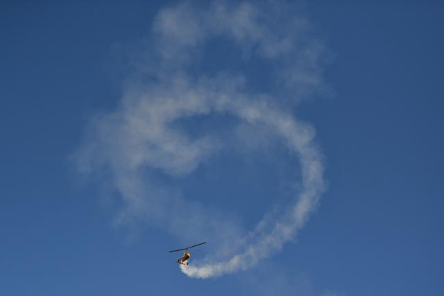 (251121) -- CHANGSHA, Nov. 21, 2025 (Xinhua) -- This photo taken on Nov. 21, 2025 shows an air show during the 2025 Hunan International General Aviation and Low Altitude Economy Industry Expo at the Lusong Airport of Zhuzhou City, central China's Hunan Province. The expo comprises a static exhibition at the Changsha International Convention and Exhibition Center in Changsha and an air show at the Lusong Airport of Zhuzhou City, both in central China's Hunan Province. (Xinhua/Chen Zhenhai)