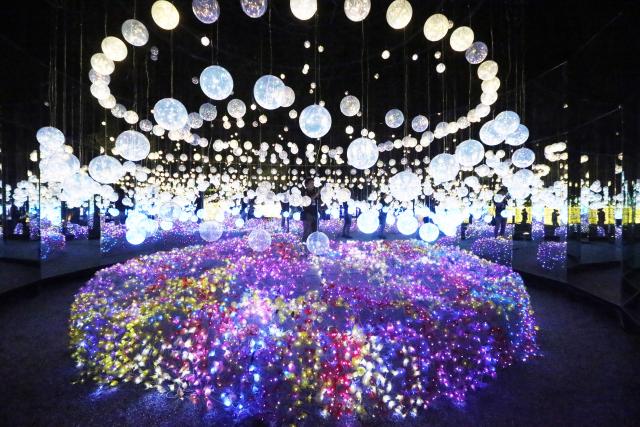 (251122) -- RATCHABURI, Nov. 22, 2025 (Xinhua) -- Lights are seen at Nasatta Park in Ratchaburi province, Thailand, Nov 21, 2025. The Nasatta Light Festival 2026: Winter Illumination started on Nov. 21, 2025, and will stay on until May 3, 2026. (Xinhua/Rachen Sageamsak)