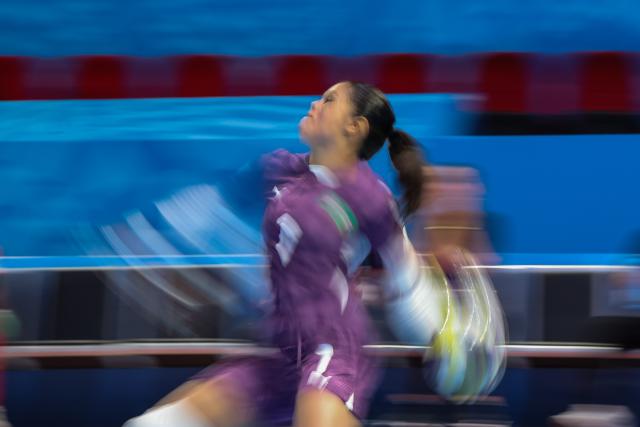 (251122) -- PASIG CITY, Nov. 22, 2025 (Xinhua) -- Goalkeeper Kawtar Bentaleb of Morocco competes during the match between Argentina and Morocco at the FIFA Futsal Women's World Cup 2025 in Pasig City, the Philippines, Nov. 21, 2025. (Xinhua/Rouelle Umali)