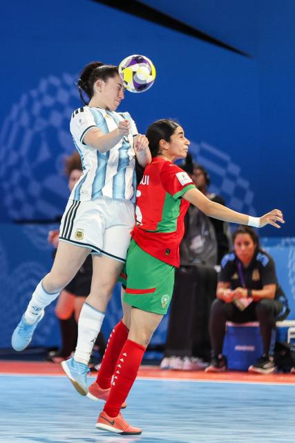 (251122) -- PASIG CITY, Nov. 22, 2025 (Xinhua) -- Lucia Rossi (L) of Argentina competes against Jasmine Demraoui of Morocco during the match between Argentina and Morocco at the FIFA Futsal Women's World Cup 2025 in Pasig City, the Philippines, Nov. 21, 2025. (Xinhua/Rouelle Umali)