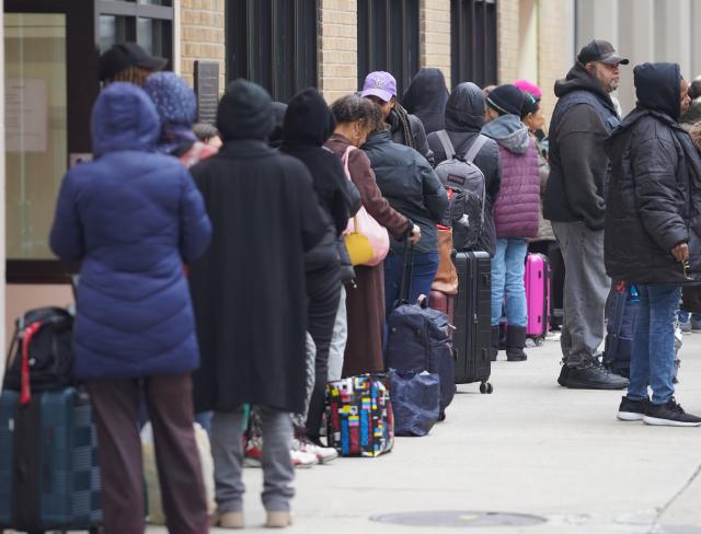 (251122) -- NEW YORK, Nov. 22, 2025 (Xinhua) -- People with their luggage line up for dinner at a shelter for the homeless in New York, the United States, on Nov. 21, 2025. It is estimated that more than 350,000 people were without home in New York City (NYC) by August this year, the highest level since the Great Depression of the 1930s, according to the Coalition for the Homeless. Most of them slept in NYC shelters or temporarily doubled-up in the homes of others, and thousands slept unsheltered on streets, parks and subways. (Xinhua/Zhang Fengguo)