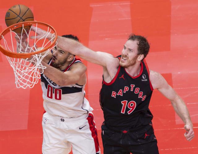 (251122) -- TORONTO, Nov. 22, 2025 (Xinhua) -- Jakob Poeltl (R) of Toronto Raptors fights for a rebound with Tristan Vukcevic of Washington Wizards during the 2025-2026 NBA Cup group match between Toronto Raptors and Washington Wizards in Toronto, Canada, Nov. 21, 2025. (Photo by Zou Zheng/Xinhua)