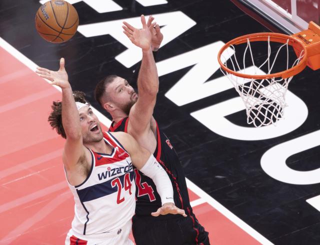 (251122) -- TORONTO, Nov. 22, 2025 (Xinhua) -- Corey Kispert (L) of Washington Wizards shoots as Sandro Mamukelashvili of Toronto Raptors defends during the 2025-2026 NBA Cup group match between Toronto Raptors and Washington Wizards in Toronto, Canada, Nov. 21, 2025. (Photo by Zou Zheng/Xinhua)
