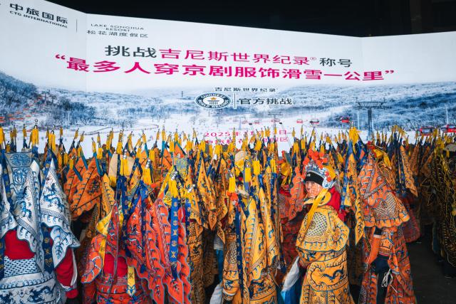 (251122) -- JILIN, Nov. 22, 2025 (Xinhua) -- Skiers dressed up in Peking Opera costumes gather together after a themed skiing show at the Lake Songhua Resort of Jilin City, northeast China's Jilin Province on Nov. 21, 2025. More than 260 skiers dressed up in Peking Opera costumes ski 1000m together to celebrate the new ski season. (Xinhua/Xu Chang)