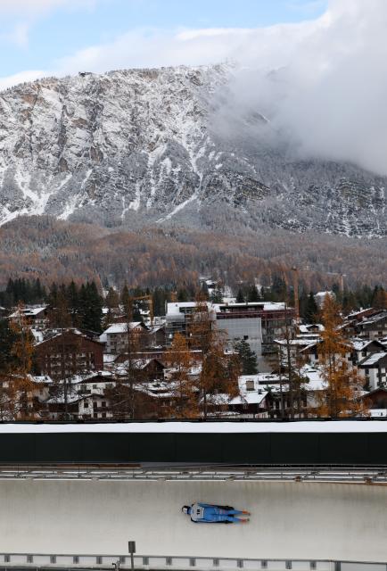 (251122) -- CORTINA D'AMPEZZO, Nov. 22, 2025 (Xinhua) -- Valentina Margaglio of Italy competes during the ISBF World Cup Women's Skeleton match in Cortina D'Ampezzo, Italy, Nov. 21, 2025. (Xinhua/Li Jing)