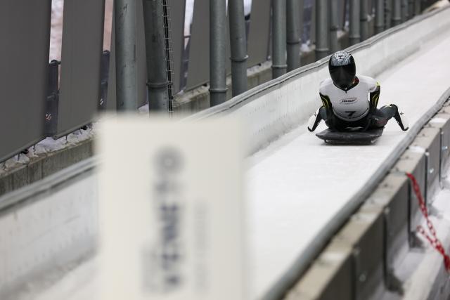 (251122) -- CORTINA D'AMPEZZO, Nov. 22, 2025 (Xinhua) -- Kim Meylemans of Belgium competes during the ISBF World Cup Women's Skeleton match in Cortina D'Ampezzo, Italy, Nov. 21, 2025. (Xinhua/Li Jing)