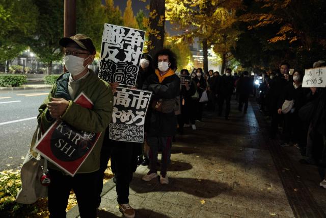 (251122) -- TOKYO, Nov. 22, 2025 (Xinhua) -- People attend a protest in front of the Japanese prime minister's official residence in Tokyo, Japan, Nov. 21, 2025. Hundreds of Japanese people held a protest in front of the prime minister's official residence in Tokyo on Friday, demanding that Prime Minister Sanae Takaichi retract her recent erroneous remarks on Taiwan and offer an explanation and apology. (Xinhua/Jia Haocheng)