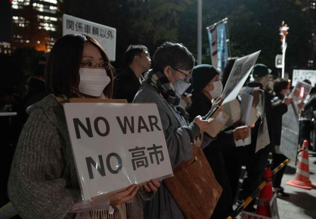 (251122) -- TOKYO, Nov. 22, 2025 (Xinhua) -- People attend a protest in front of the Japanese prime minister's official residence in Tokyo, Japan, Nov. 21, 2025. Hundreds of Japanese people held a protest in front of the prime minister's official residence in Tokyo on Friday, demanding that Prime Minister Sanae Takaichi retract her recent erroneous remarks on Taiwan and offer an explanation and apology. (Xinhua/Jia Haocheng)