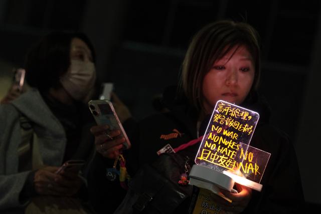 (251122) -- TOKYO, Nov. 22, 2025 (Xinhua) -- People attend a protest in front of the Japanese prime minister's official residence in Tokyo, Japan, Nov. 21, 2025. Hundreds of Japanese people held a protest in front of the prime minister's official residence in Tokyo on Friday, demanding that Prime Minister Sanae Takaichi retract her recent erroneous remarks on Taiwan and offer an explanation and apology. (Xinhua/Jia Haocheng)