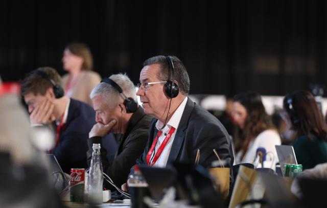 (251122) -- JOHANNESBURG, Nov. 22, 2025 (Xinhua) -- Media professionals work at the venue of the Group of 20 (G20) Leaders' Summit in Johannesburg, South Africa, Nov. 22, 2025. The summit is held here from Nov. 22 to 23. (Xinhua/Chen Wei)