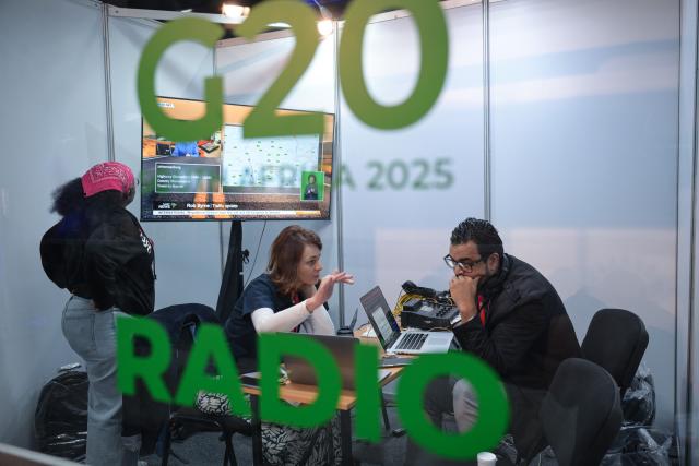 (251122) -- JOHANNESBURG, Nov. 22, 2025 (Xinhua) -- Media professionals work at the venue of the Group of 20 (G20) Leaders' Summit in Johannesburg, South Africa, Nov. 22, 2025. The summit is held here from Nov. 22 to 23. (Xinhua/Yang Guang)