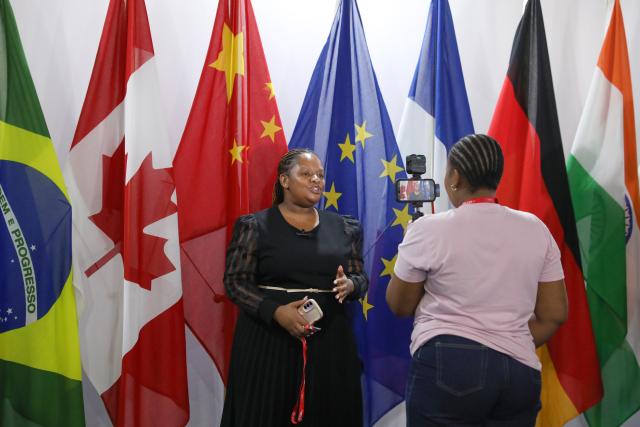 (251122) -- JOHANNESBURG, Nov. 22, 2025 (Xinhua) -- Media professionals work at the venue of the Group of 20 (G20) Leaders' Summit in Johannesburg, South Africa, Nov. 22, 2025. The summit is held here from Nov. 22 to 23. (Xinhua/Chen Wei)