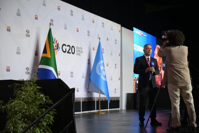 (251122) -- JOHANNESBURG, Nov. 22, 2025 (Xinhua) -- Media professionals work at the venue of the Group of 20 (G20) Leaders' Summit in Johannesburg, South Africa, Nov. 22, 2025. The summit is held here from Nov. 22 to 23. (Xinhua/Yang Guang)