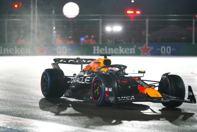 (251122) -- LAS VEGAS, Nov. 22, 2025 (Xinhua) -- Red Bull's Dutch driver Max Verstappen competes during the qualifying session of the 2025 Formula One U.S. Grand Prix at Las Vegas Circuit, in Las Vegas, the United States, Nov. 21, 2025. (Xinhua/Wu Xiaoling)