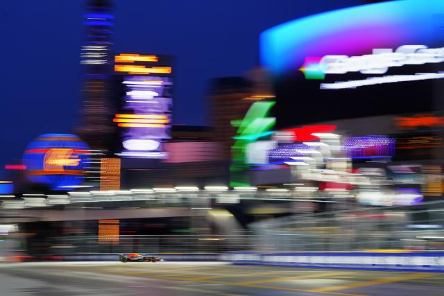 (251122) -- LAS VEGAS, Nov. 22, 2025 (Xinhua) -- Red Bull's Dutch driver Max Verstappen races during the third practice session of the 2025 Formula One U.S. Grand Prix at Las Vegas Circuit, in Las Vegas, the United States, Nov. 21, 2025. (Xinhua/Wu Xiaoling)