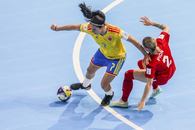 (251122) -- PASIG CITY, Nov. 22, 2025 (Xinhua) -- Merlin Salcedo (L) of Colombia competes against Erika Pion (R) of Canada during the match between Colombia and Canada at the FIFA Futsal Women's World Cup 2025 in Pasig City, the Philippines, Nov. 22, 2025. (Xinhua/Rouelle Umali)