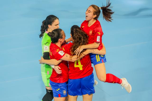 (251122) -- PASIG CITY, Nov. 22, 2025 (Xinhua) -- Players of Spain celebrate after scoring a goal during the match between Spain and Thailand at the FIFA Futsal Women's World Cup 2025 in Pasig City, the Philippines, Nov. 22, 2025. (Xinhua/Rouelle Umali)