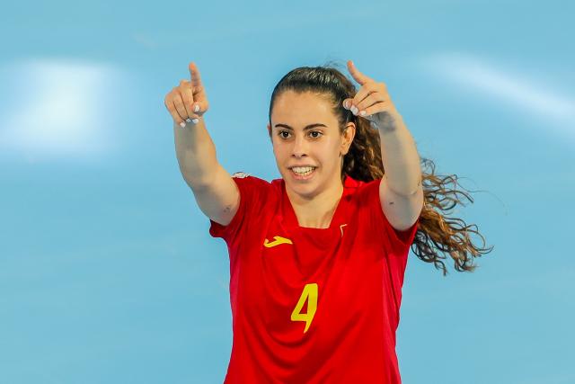 (251122) -- PASIG CITY, Nov. 22, 2025 (Xinhua) -- Laura Cordoba of Spain celebrates after scoring a goal during the match between Spain and Thailand at the FIFA Futsal Women's World Cup 2025 in Pasig City, the Philippines, Nov. 22, 2025. (Xinhua/Rouelle Umali)