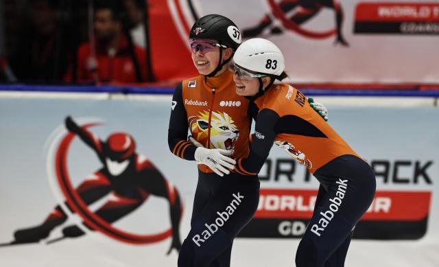 (251123) -- GDANSK, Nov. 23, 2025 (Xinhua) -- Team the Netherlands celebrate after winning the women's 3000m relay fianl A at the ISU Short Track World Tour #3 speed skating event in Gdansk, Poland, Nov. 22, 2025. (Xinhua/Gao Jing)