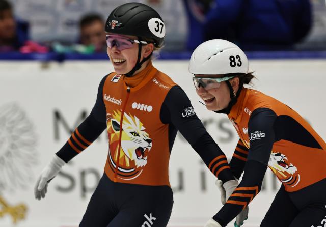 (251123) -- GDANSK, Nov. 23, 2025 (Xinhua) -- Team the Netherlands celebrate after winning the women's 3000m relay fianl A at the ISU Short Track World Tour #3 speed skating event in Gdansk, Poland, Nov. 22, 2025. (Xinhua/Gao Jing)